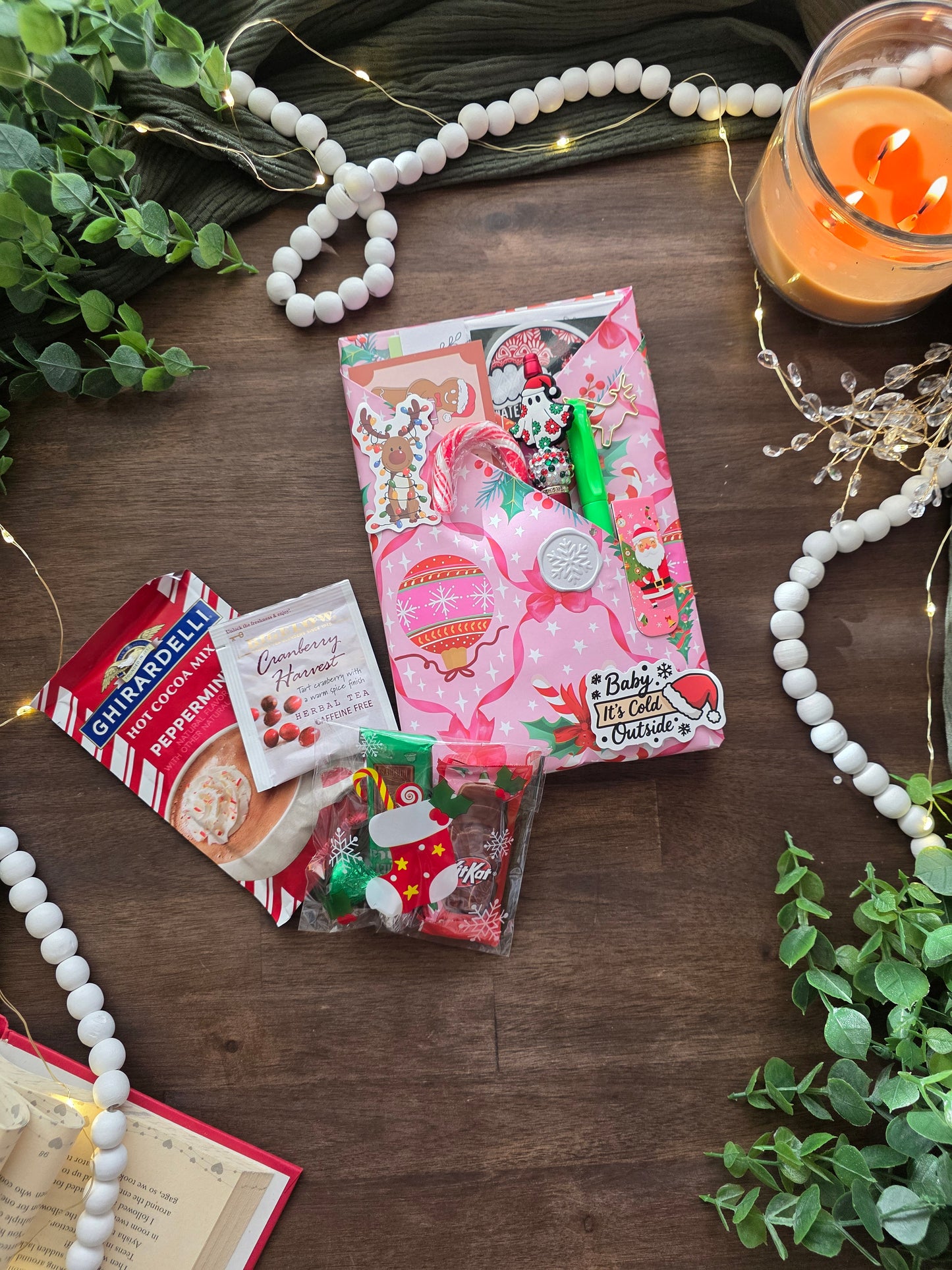 Mistletoe Box - Christmas Blind Date with a Book